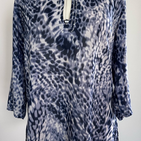 Chico’s blue animal print tunic Size 2. - Picture 1 of 10